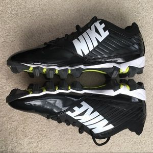 Women’s 8.5 Nike soccer cleats